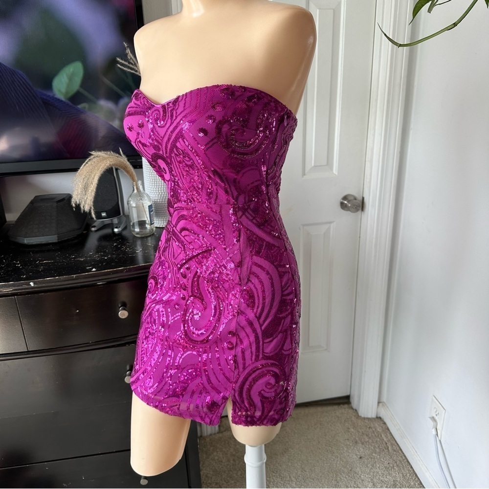 LULU’S GLAMOROUS INTRIGUE SEQUIN STRAPLESS MINI DRESS - Picture 8 of 15